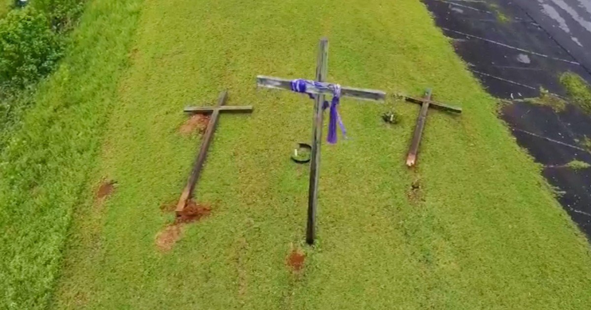 Only 1 of 3 Crosses Remained Standing After An Easter Tornado And It Holds A Powerful Message  